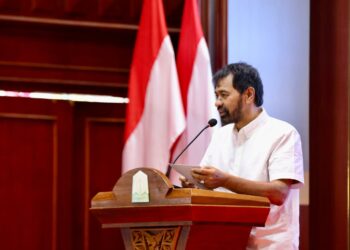 Gubernur Aceh, Muzakir Manaf melantik Pengda Kagama Aceh di Anjong Mon Mata komplek Meuligoe Gubernur Aceh, Sabtu (6/9/2025). FOTO/Net. Ⓒ Hak cipta foto di atas dikembalikan sesungguhnya kepada pemilik foto