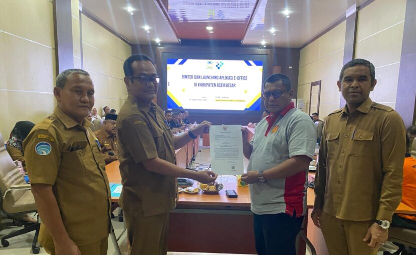 Dinas Komunikasi, Informatika dan persandian Aceh Besar mengelar bimbingan teknis (bimtek) serta melaunching langsung penggunaan aplikasi E-Office di Lingkungan Pemerintah Kabupaten Aceh Besar bertempat di Aula Sanusi Wahab, Jantho, Senin (8/9/2025). FOTO/Net. Ⓒ Hak cipta foto di atas dikembalikan sesungguhnya kepada pemilik foto