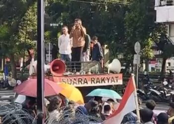 Demonstran: Tangkap Menpora Dito Ariotedjo!