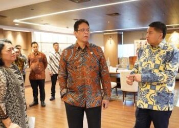 Menteri Keuangan (Menkeu) Purbaya Yudhi Sadewa melontarkan sindiran kepada Menteri Perumahan dan Kawasan Permukiman (PKP), Maruarar Sirait (Ara), saat kunjungan ke Kantor Menteri PKP di Wisma Mandiri 2, Jakarta, Selasa (14/10/2025). FOTO/Net. Ⓒ Hak cipta foto di atas dikembalikan sesungguhnya kepada pemilik foto