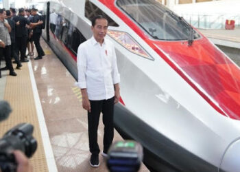 Sudah Dilarang, Jokowi Ngotot Bangun Kereta Cepat