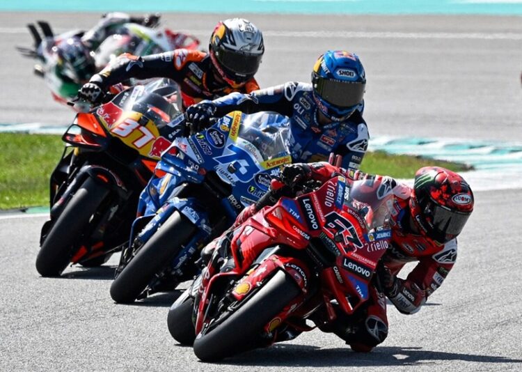 Alex Marquez Juara MotoGP Malaysia 2025, Bagnaia Gagal Finish