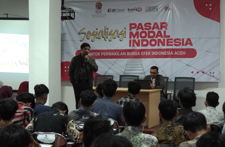 Peserta didik LP3I Banda Aceh mengikuti Seminar Pasar Modal di Kantor Bursa Efek Indonesia (BEI) Perwakilan Aceh, Selasa (7/10/2025)