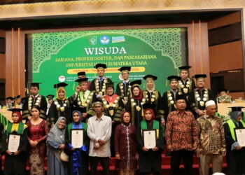 Suasana haru dan kebanggaan menyelimuti prosesi wisuda Universitas Islam Sumatera Utara (UISU) yang digelar di Selecta Royal Ballroom Lt. 5, Jalan Listrik No. 2 Medan, pada Sabtu (1/2/2025). FOTO/Dok. UISU. Ⓒ Hak cipta foto di atas dikembalikan sesungguhnya kepada pemilik foto