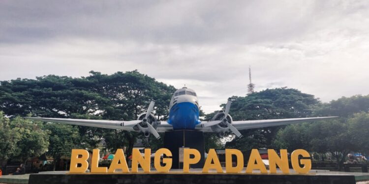 Ⓒ Hak cipta foto di atas dikembalikan sesungguhnya kepada sang pemilik foto Ⓒ Hak cipta foto di atas dikembalikan sesungguhnya kepada pemilik foto