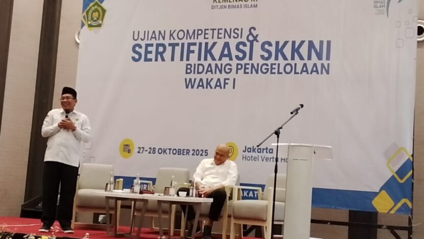 Direktur Pemberdayaan Zakat dan Wakaf Kementerian Agama RI, Prof. Dr. H. Waryono, S.Ag., M.Ag., membuka kegiatan Uji Kompetensi Nazhir Skema 2 di Hotel Vertu Harmoni, Jakarta, Senin (27/10/2025) Ⓒ Hak cipta foto di atas dikembalikan sesungguhnya kepada pemilik foto