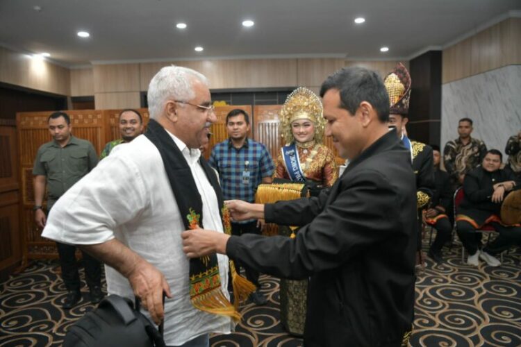 Wagub Aceh Sambut Kedatangan Duta Besar Bahrain di Bandara SIM
