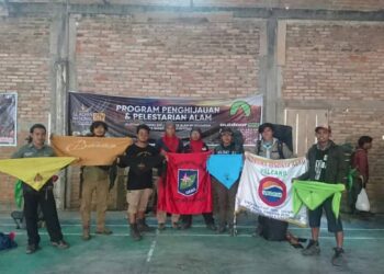 Dua anggota Perhimpunan Penjelajah Alam Bencana dan Konservasi Generasi Rimba Alam Semesta (GRAS) mewakili Provinsi Sumatera Utara dalam kegiatan Gladian Nasional (Gladnas) XIV Pecinta Alam se-Indonesia yang berlangsung di Lembah Harau, Sumatera Barat, pada 22–28 Oktober 2018. FOTO/Dok. GRAS. Ⓒ Hak cipta foto di atas dikembalikan sesungguhnya kepada pemilik foto