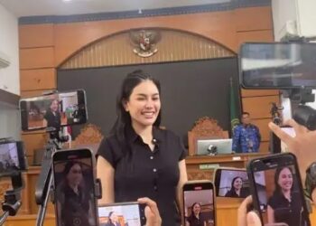 Pengadilan Negeri Jakarta Selatan telah menjatuhkan vonis kepada Nikita Mirzani dengan hukuman 4 tahun penjara dan denda Rp 1 miliar subsider 3 bulan kurungan. FOTO/Net. Ⓒ Hak cipta foto di atas dikembalikan sesungguhnya kepada pemilik foto
