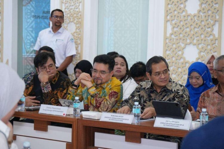 Ketua Tim Kunjungan Kerja Komisi IX DPR RI, Putih Sari, bersama jajaran BPJS Kesehatan dan Pemerintah Aceh membahas penguatan layanan kesehatan dan ketenagakerjaan di Aceh
