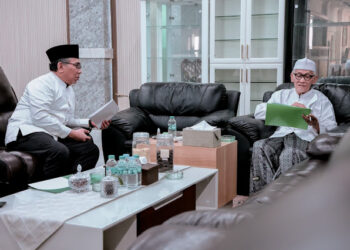 Ketua Umum (Ketum) Pengurus Besar Nahdlatul Ulama (PBNU), KH Yahya Cholil Staquf (kiri). FOTO/Net. Ⓒ Hak cipta foto di atas dikembalikan sesungguhnya kepada pemilik foto