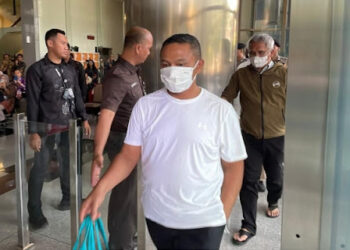 KPK Amankan Uang Rp1,6 Miliar saat OTT Gubernur Riau