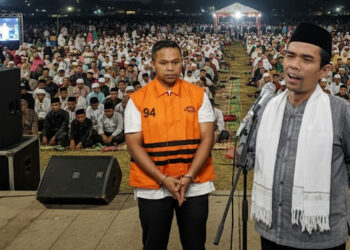 Tersangka kasus pemerasan dan jatah preman, Gubernur Riau, Abdul Wahid yang juga gubernur pilihan Ustaz Abdul Somad. FOTO/Kolase. Ⓒ Hak cipta foto di atas dikembalikan sesungguhnya kepada pemilik foto