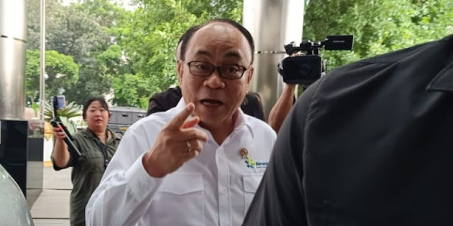 Ⓒ Hak cipta foto di atas dikembalikan sesungguhnya kepada pemilik foto Ⓒ Hak cipta foto di atas dikembalikan sesungguhnya kepada pemilik foto