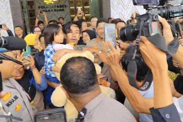 Ⓒ Hak cipta foto di atas dikembalikan sesungguhnya kepada pemilik foto Ⓒ Hak cipta foto di atas dikembalikan sesungguhnya kepada pemilik foto