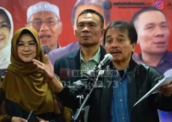 Roy Suryo, Rismon Sianipar, dan Tifauzia Tyassuma atau Dokter Tifa telah selesai menjalani pemeriksaan perdana mereka sebagai tersangka kasus ijazah Jokowi, di Polda Metro Jaya, Kamis (13/11/2025). FOTO/Net. Ⓒ Hak cipta foto di atas dikembalikan sesungguhnya kepada pemilik foto