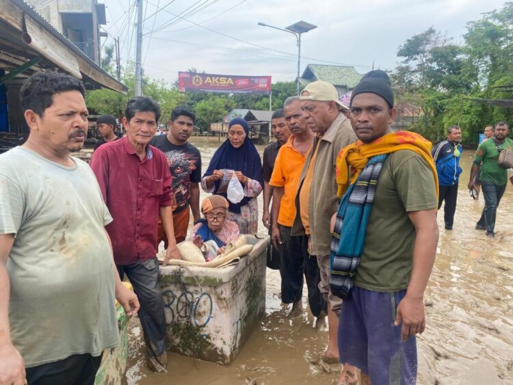 Dalam Gelap dan Kelangkaan, Warga Pidie Jaya Tetap Bertahan Menjaga Harapan