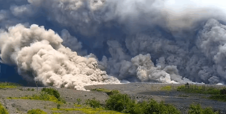 Status Gunung Semeru Naik Awas, Luncuran Awan Panas Capai 14 Kilometer