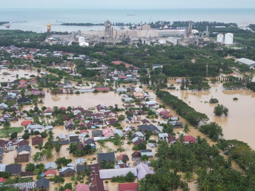 Suasana Banjir di Kawasan Pabrik PT. Pupuk Iskandar Muda (Persero). FOTO/HAI/Istimewa. Ⓒ Hak cipta foto di atas dikembalikan sesungguhnya kepada pemilik foto