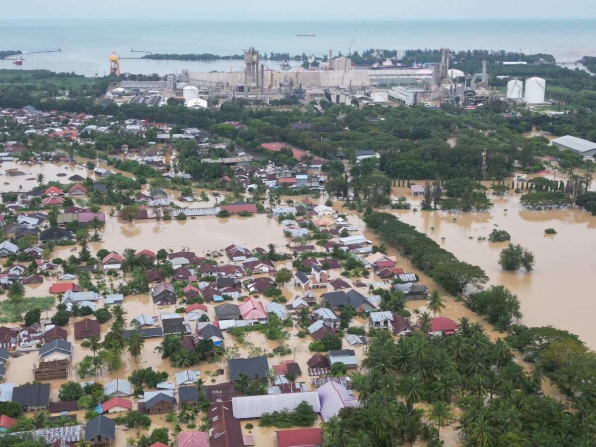 Suasana Banjir di Kawasan Pabrik PT. Pupuk Iskandar Muda (Persero). FOTO/HAI/Istimewa. Ⓒ Hak cipta foto di atas dikembalikan sesungguhnya kepada pemilik foto