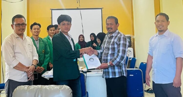 PEMA UNADA Banda Aceh Serahkan Program Kerja Kabinet Meurakyat ke Rektor