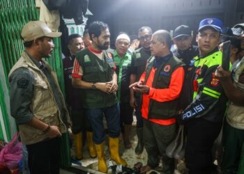 Mualem Tinjau Titik Pengungsi di Pidie