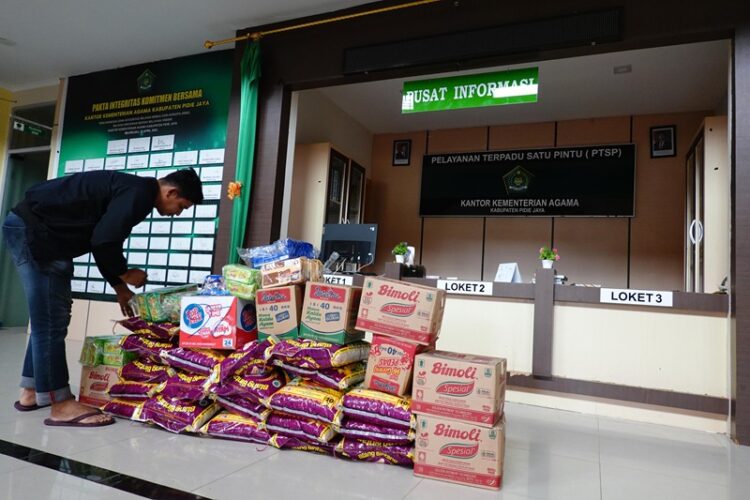 Kemenag Aceh Salurkan Bantuan untuk ASN Terdampak Banjir di Pidie-Pidie Jaya