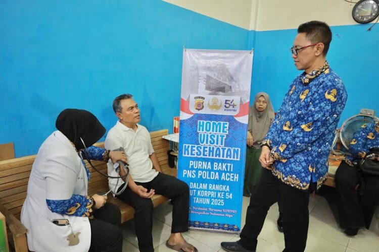 HUT ke-54 Korpri, ASN Polda Aceh Sambangi Pensiunan dan Beri Layanan Kesehatan Gratis