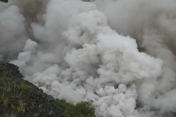 Aktivitas Gunung Semeru Meningkat, Muntahkan Awan Panas 8,5 Kilometer