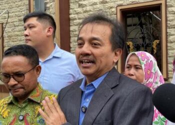 Pakar telematika, Roy Suryo telah ditetapkan sebagai tersangka kasus tudingan ijazah palsu Presiden ke-7 Joko Widodo (Jokowi) oleh Polda Metro Jaya. Roy mengaku menghormati penetapan tersangka ini. FOTO/Net. Ⓒ Hak cipta foto di atas dikembalikan sesungguhnya kepada pemilik foto