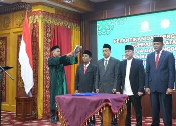 Mualem Lantik Ketua dan Anggota Baitul Mal Aceh 2025–2030