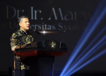 Prof Marwan Apresiasi Kontribusi Sivitas Akademika di Malam Anugerah USK Award 2025