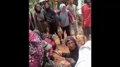 Ⓒ Hak cipta foto di atas dikembalikan sesungguhnya kepada pemilik foto Ⓒ Hak cipta foto di atas dikembalikan sesungguhnya kepada pemilik foto
