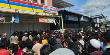 Ⓒ Hak cipta foto di atas dikembalikan sesungguhnya kepada sang pemilik foto Ⓒ Hak cipta foto di atas dikembalikan sesungguhnya kepada pemilik foto