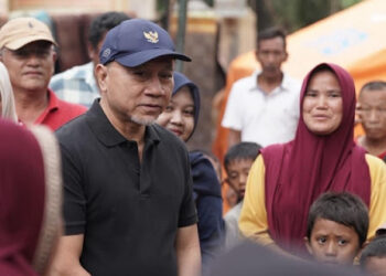 Tinjau Posko Pengungsian Bencana, Zulhas Telepon Dirut PLN Bahas Listrik