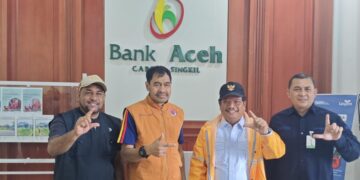 Gubernur Aceh, Bapak Muzakir Manaf, didampingi oleh Bupati Aceh Singkil, Safriyadi Oyon, melakukan kunjungan kerja strategis ke Kantor Bank Aceh Syariah Cabang Singkil hari ini, Rabu (10/12/2025). FOTO/Dok. BAS untuk Harian Aceh Indonesia. Ⓒ Hak cipta foto di atas dikembalikan sesungguhnya kepada pemilik foto