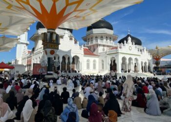 21 Tahun Tsunami Aceh, UAS Pimpin Doa Bersama Ratusan Warga di Masjid Raya Baiturrahman