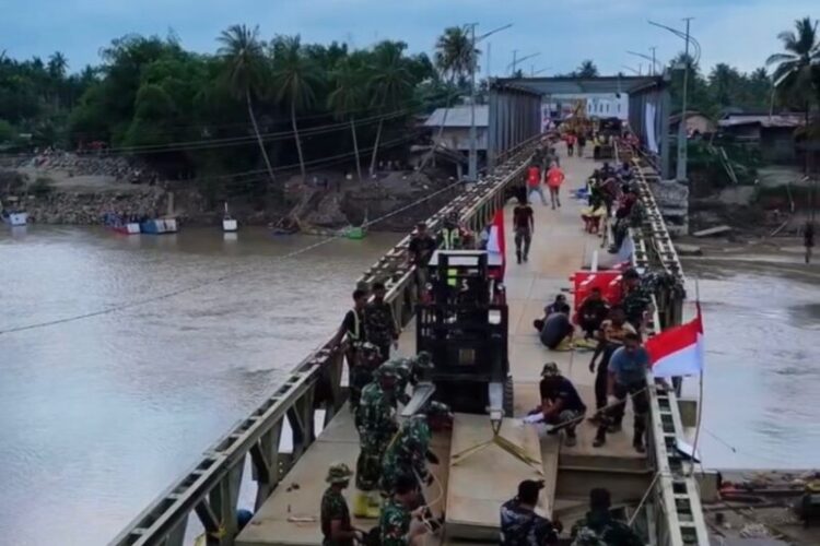 Jembatan Bailey Kuta Blang di Kabupaten Bireuen mulai hari ini, Sabtu (27/12/2025), sudah dapat dilewati kendaraan dan dipastikan pagi ini lalu lintas kembali lancar. FOTO/Dok. Istimewa. Ⓒ Hak cipta foto di atas dikembalikan sesungguhnya kepada pemilik foto