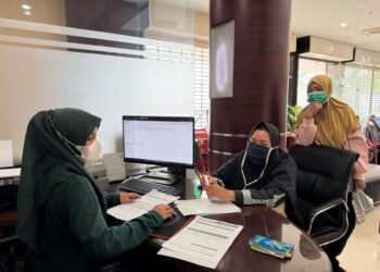 Kegiatan di Bank Aceh Syariah Kantor Cabang Kuala Simpang, Aceh Tamiang Pasca Banjir dan segera melakukan Relaksasi Pembiayaan bagi pelaku UMKM dan UKM di Aceh. FOTO/Dok. Bank Aceh Syariah (BAS) untuk HAI. Ⓒ Hak cipta foto di atas dikembalikan sesungguhnya kepada pemilik foto