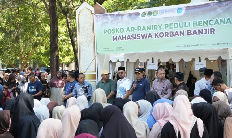 UIN Ar-Raniry Salurkan Rp170 Juta Bantuan Darurat untuk Mahasiswa Korban Banjir