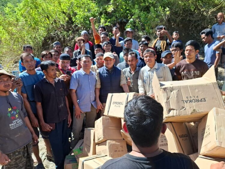 Wagub Aceh Terbang ke Gayo Lues Salurkan Bantuan Darurat