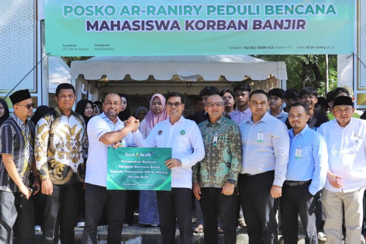 UIN Ar-Raniry Terima Rp100 Juta dari Bank Aceh Syariah untuk Mahasiswa Terdampak Banjir