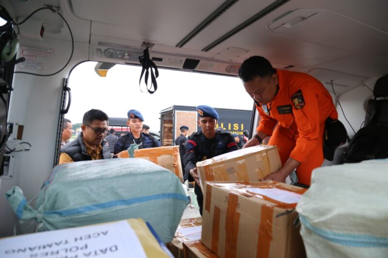 Polda Aceh Terus Kirimkan Bantuan dan Tenaga Kesehatan ke Aceh Tamiang Lewat Udara