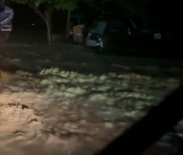 Banjir Kembali Rendam Ruas Pidie Jaya–Bireuen, Ketinggian Air Hampir Satu Meter