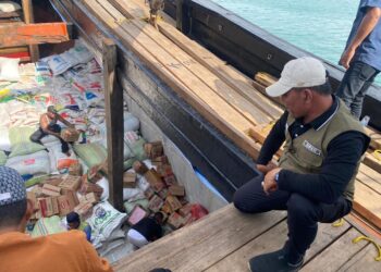 Syech Muharram Kawal Langsung Pengiriman Bantuan Warga Aceh Besar via Jalur Laut