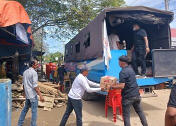 Warga Neuheun Aceh Besar Salurkan Bantuan untuk Korban Banjir Pidie Jaya