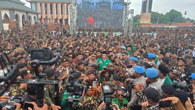 Jelang Natal dan Tahun Baru, Kapolri Pimpin Apel Besar Banser di Cirebon