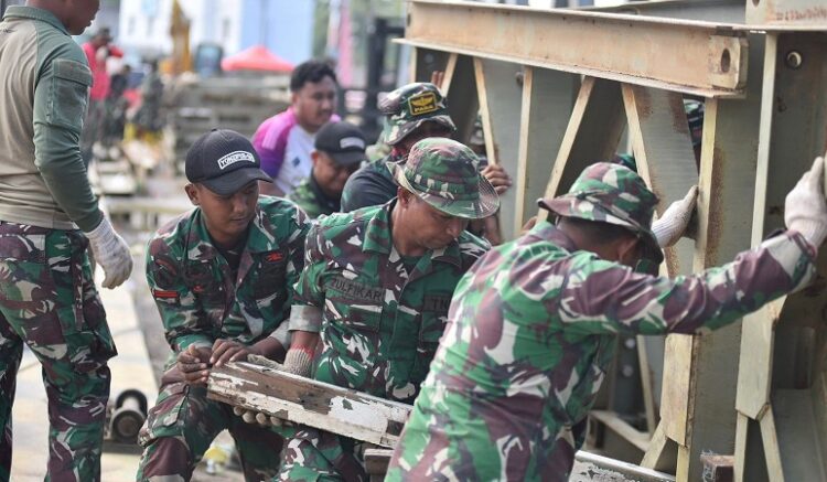 Prajurit Kodam IM Kebut Pembangunan Jembatan Bailey di Sejumlah Wilayah Aceh