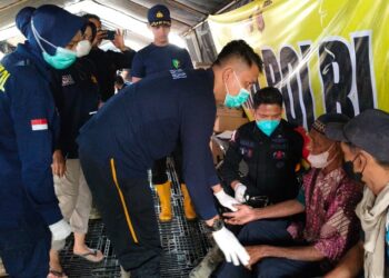 Nakes Polri Berikan Layanan Kesehatan Gratis bagi Korban Banjir di Aceh Tamiang