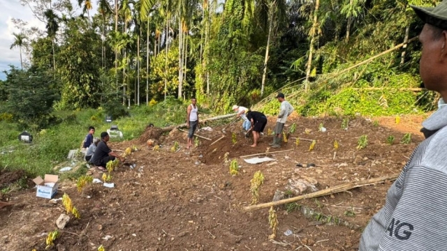 Ⓒ Hak cipta foto di atas dikembalikan sesungguhnya kepada sang pemilik foto Ⓒ Hak cipta foto di atas dikembalikan sesungguhnya kepada pemilik foto